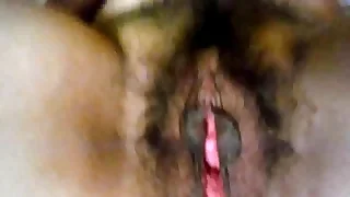 Madura Acariciando su Panocha Peluda